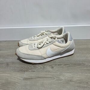 Nike Woman's Daybreak White & Gum Colorway Sneakers Size 8.5